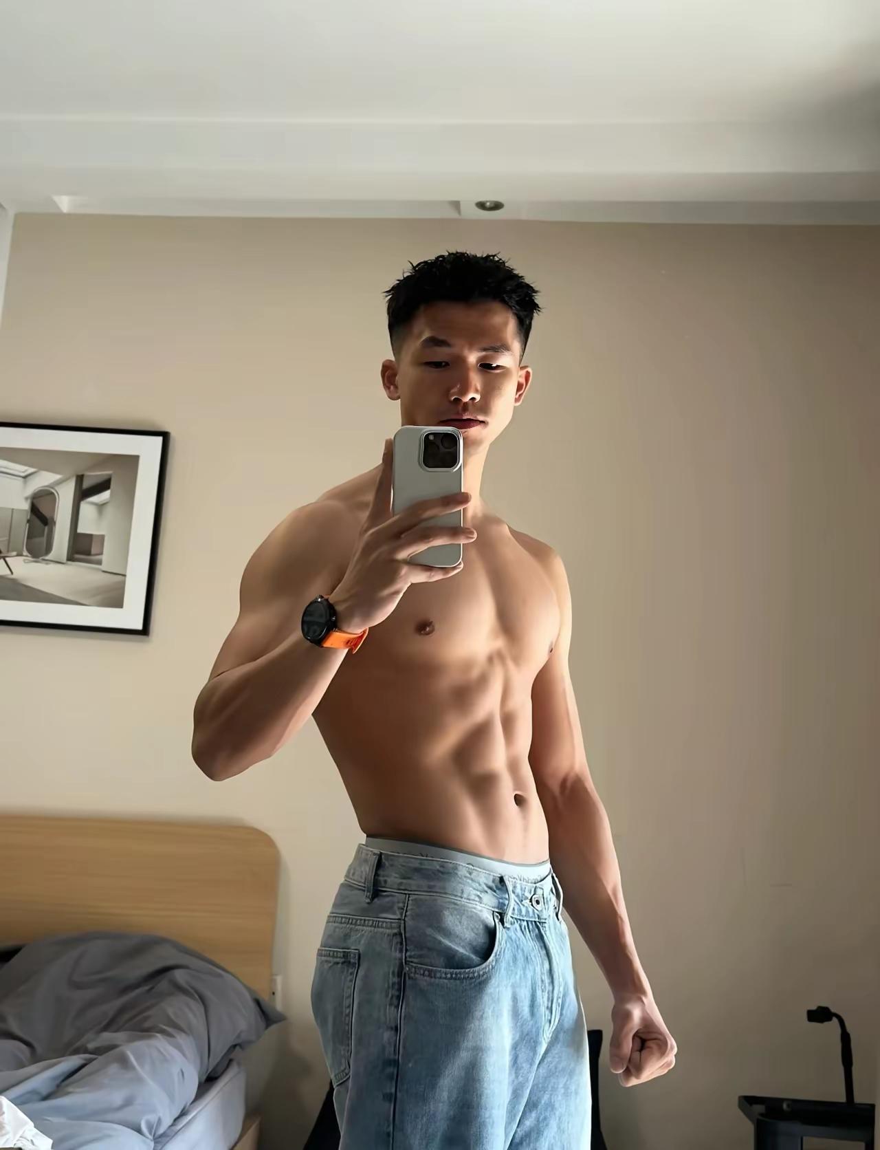 晒出你的本地生活今天傍晚去河边散步，风特别舒服。远远就看到一群在跑步的帅哥，个个