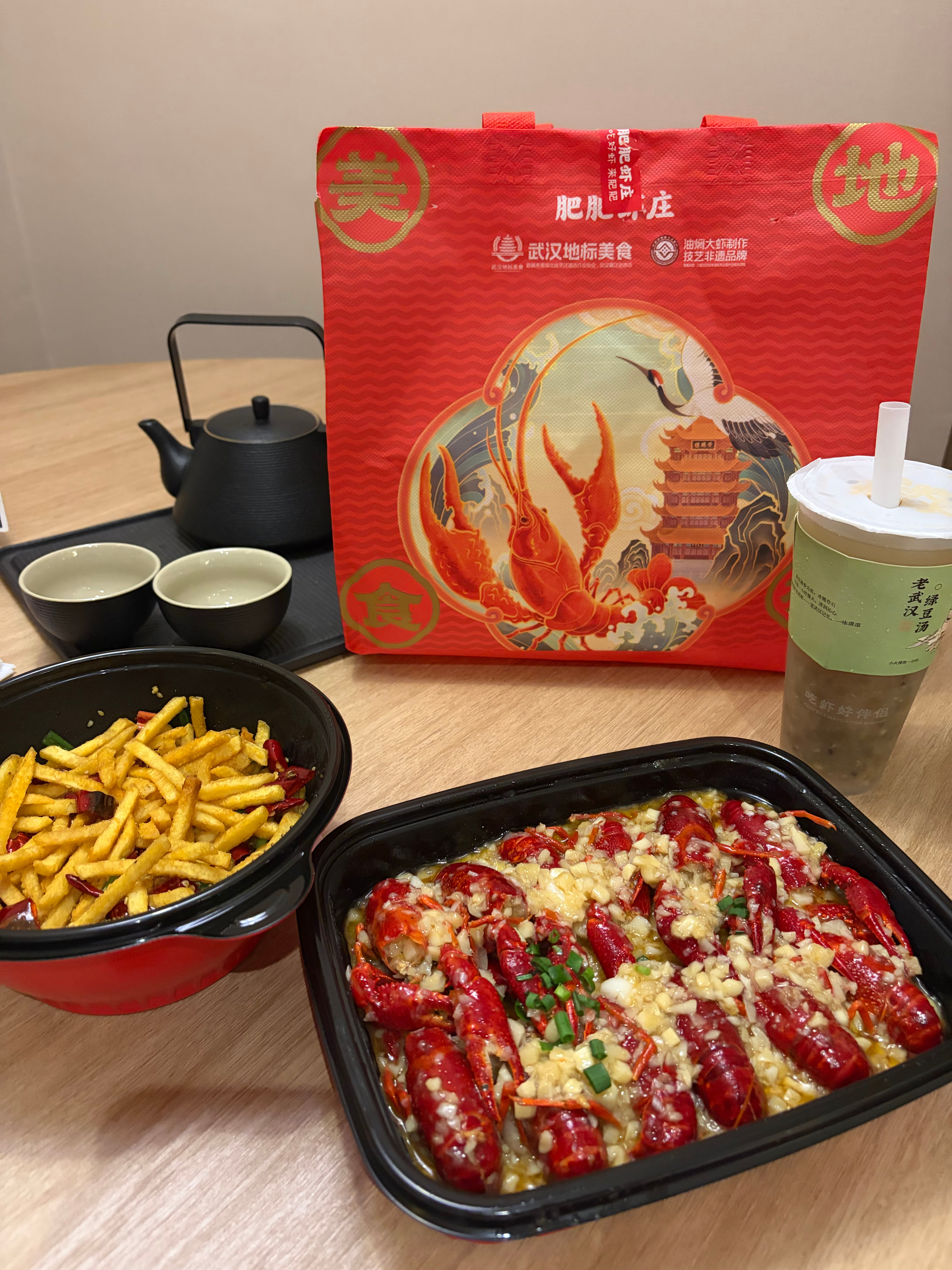 谁能拒绝落地武汉之后在酒店点一份肥肥虾庄的外卖呢 武汉