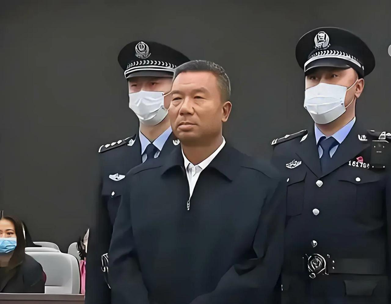 贪了30亿的李建平，二审判了死刑，30亿现金相当于34.5吨的重量，其罪该诛。