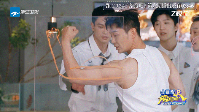 #45岁李晨的肌肉#敢说这是45岁的李晨？这肌肉线条怎么看也不像45岁的呀，一看