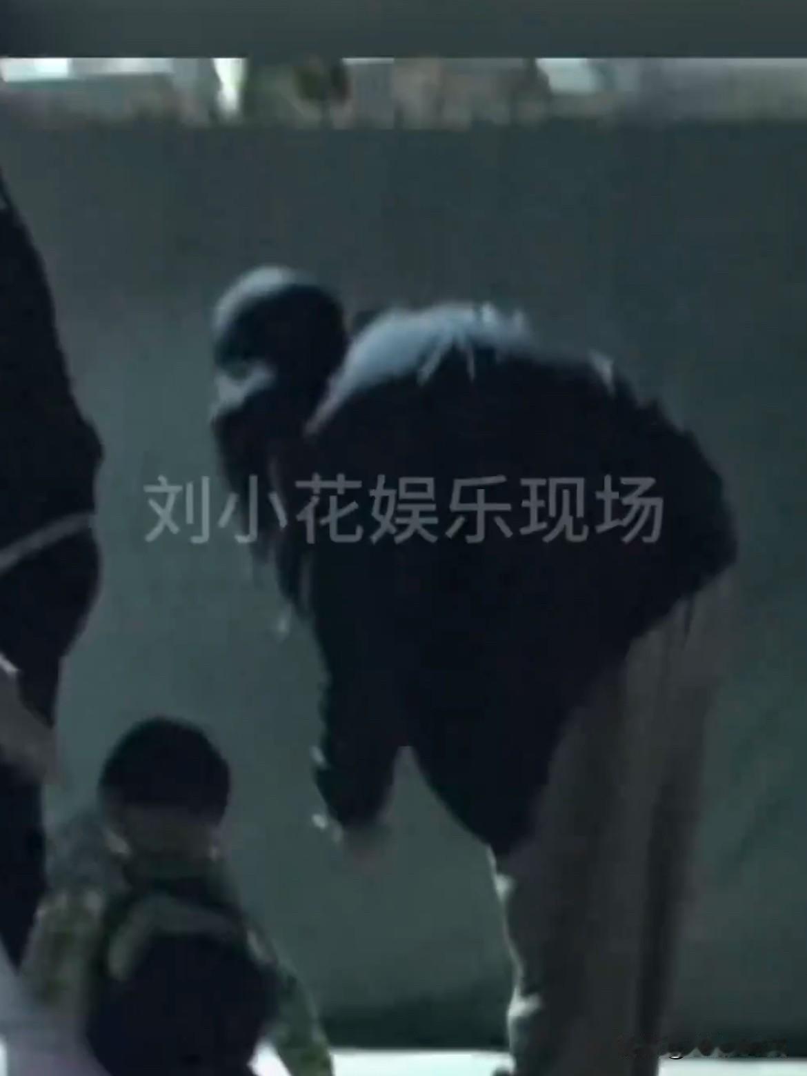 吴奇隆在家带娃的原因找到了
刘诗诗儿子步步太可爱了
完全就是和自己家的小男孩一样