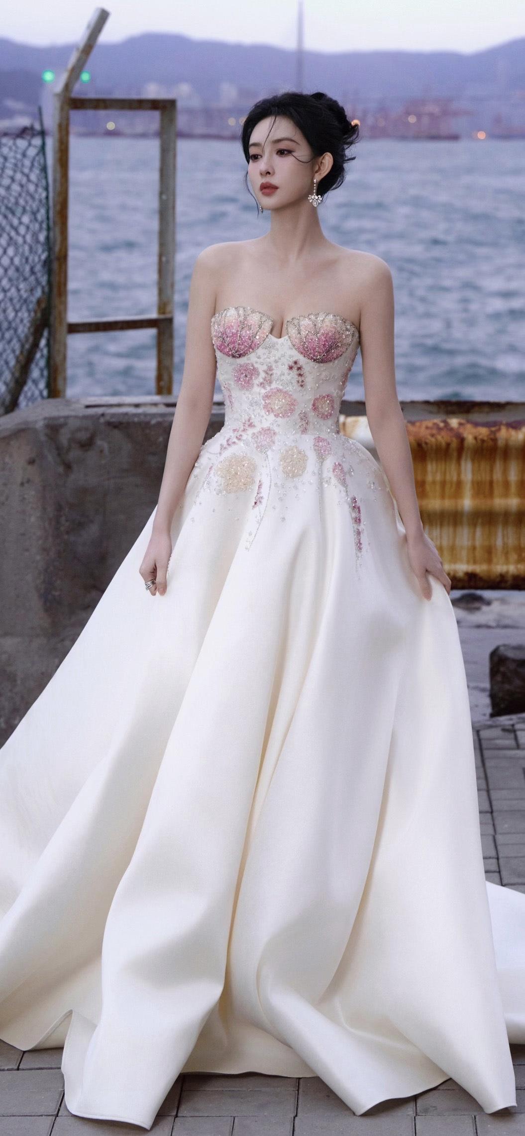 美女壁纸-第6166期-孟子义