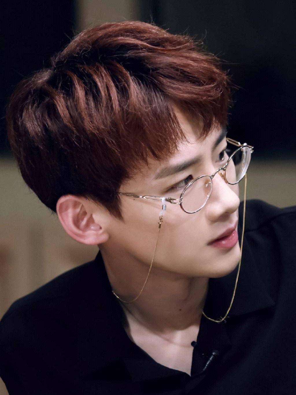 少数民族走出来的男明星
[熊猫]周一围 - 苗族
[熊猫]杨迪 - 羌族
[熊猫