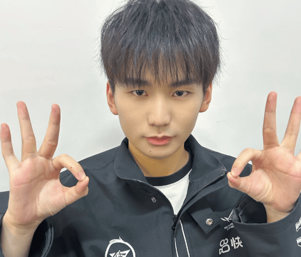 小俞发文：限定版小侠开始互不认识，今屿到处请客才熟起来