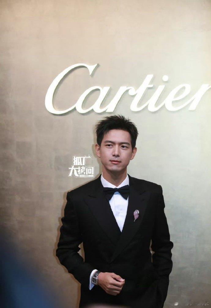 李现白敬亭线下活动状态 ​​​李现白敬亭珠光宝气 李现白敬亭线下活动状态，两位珠