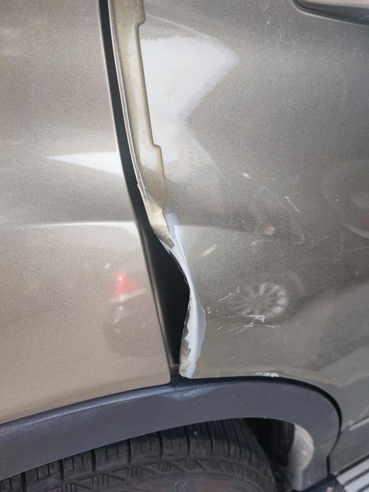 这种情况需要直接换门么？还能钣金钣过来么？