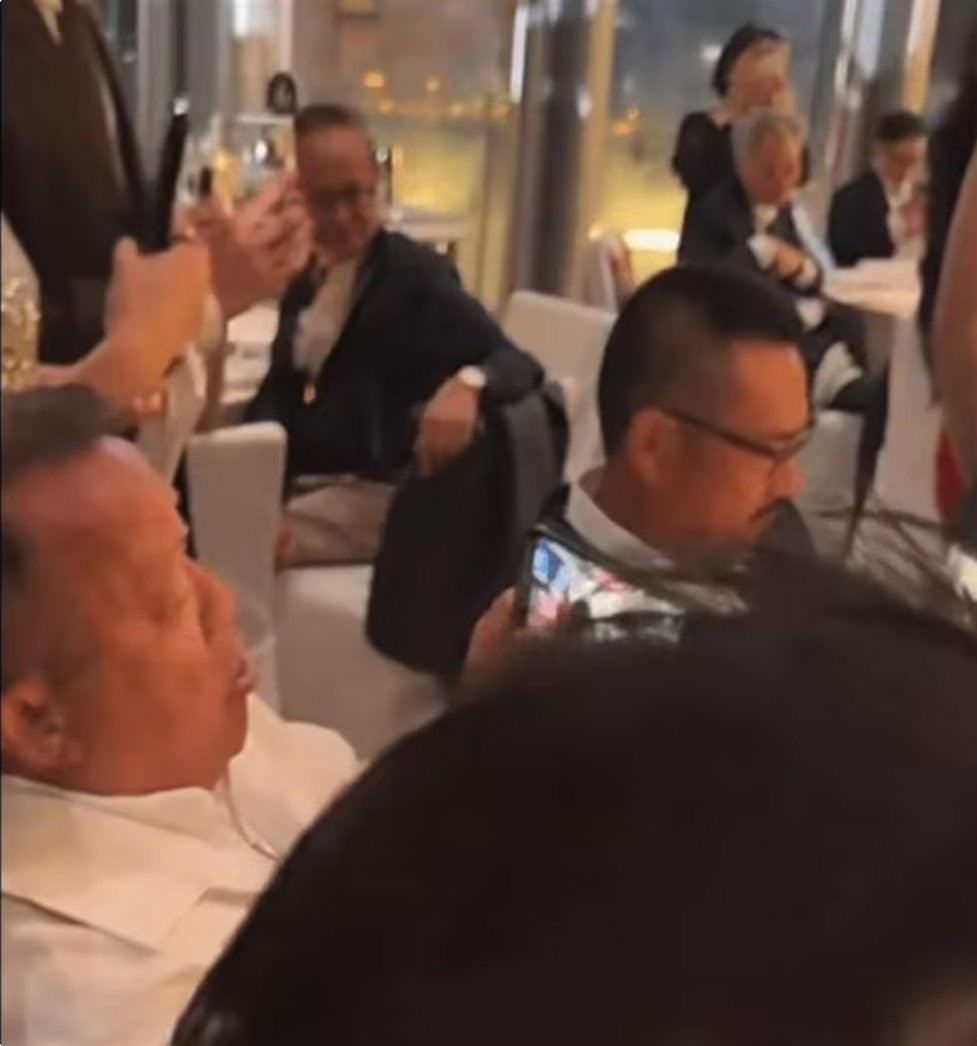 恭喜！香港冻龄女神儿子结婚，星光熠熠，与张学友深情合唱 