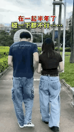 如果半年了，都不让碰一下，那只能说女生对男生根本没好感，及时止损吧！