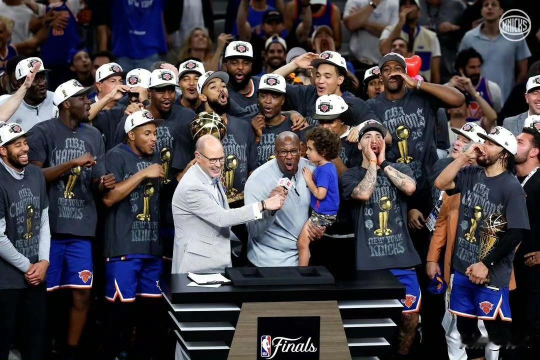 首季执教就夺冠什么水平？布朗创下NBA历史新纪录！迈克·布朗执教尼克斯的首个赛季