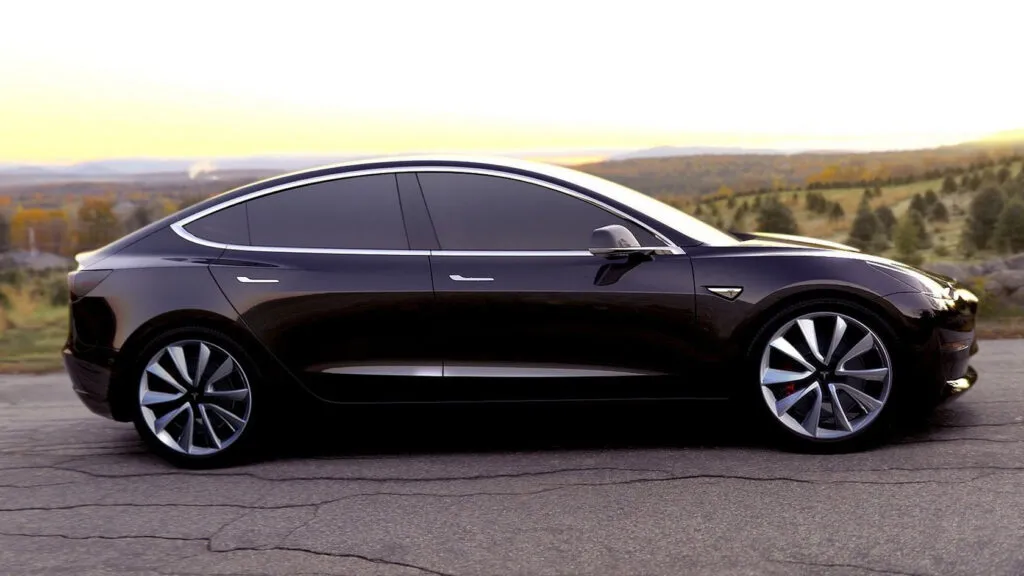 一特斯拉 Model 3 服役 7 年跑了61万公里后，实测续航缩水34.2%