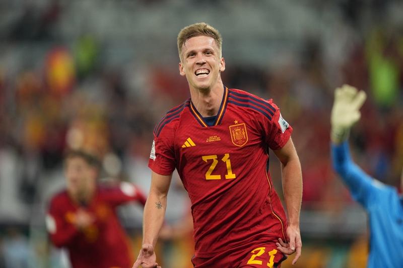 其实巴萨现在锋线挺强的，两边能突破，前锋线还都能传能射，并且都不会特别黏球不传，