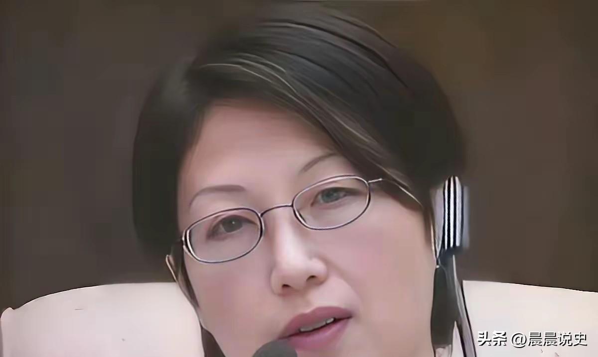 在美国定居十二年，手握永久居留绿卡，丈夫是高薪计算机工程师，独子生来就是美国公民