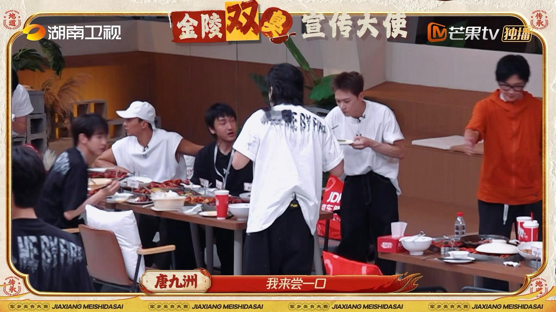 曾辉官宣录芒果新美食综艺曾辉又去录美食综艺了 这就是传说中的“综艺接着来”吗？曾