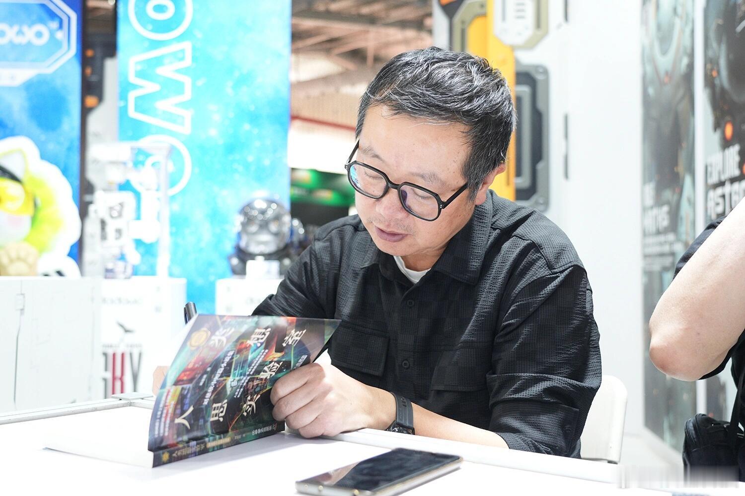 刘慈欣谈AI有可能取代科幻作家当AI有机会取代科幻作家，刘慈欣给出冷静的判断。技