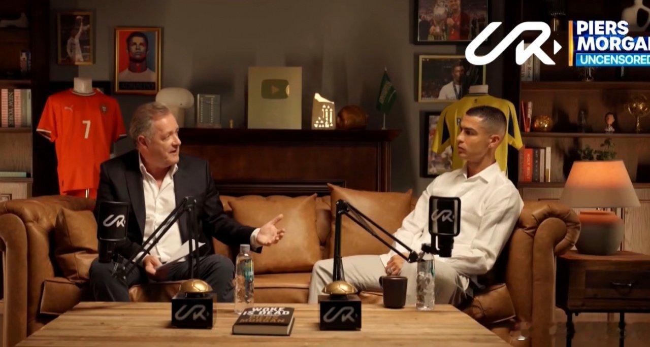 C罗[超话] 摩根采访 6️⃣摩根： 你刚提到进球。你最近又为葡萄牙打进两球，但