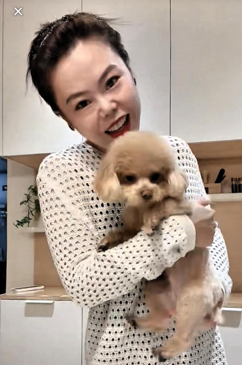 苦茶丹丹香，精致打扮半夜遛狗音讯全无！
伙伴们，冰箱里五斤螺丝椒还是自驾游之前买