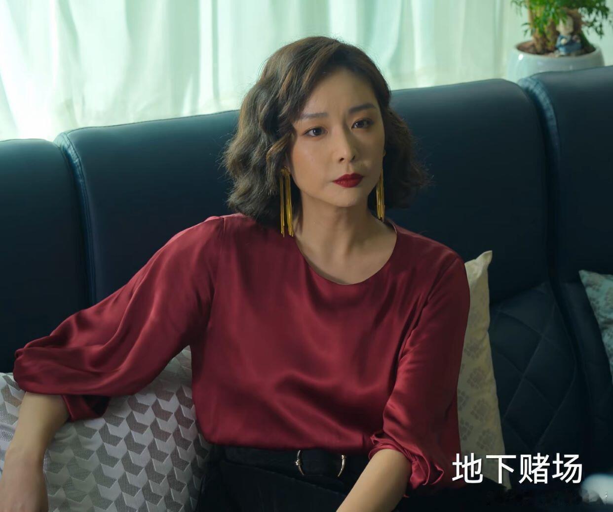 高叶拥有教科书级分层式演技，角色塑造割裂感极强。既能演绎《狂飙》霸气隐忍的大嫂陈