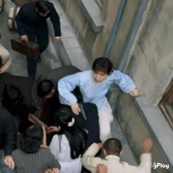 我的老天奶啊哈哈哈，成毅女装打鬼子，笑死我了还贴了假睫毛，真的很美的云家二小姐 