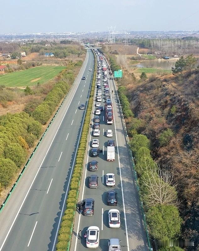 21个多小时，行程近两千公里，
穿越浙江、安徽、河南、湖北、陕西、四川六省，到家