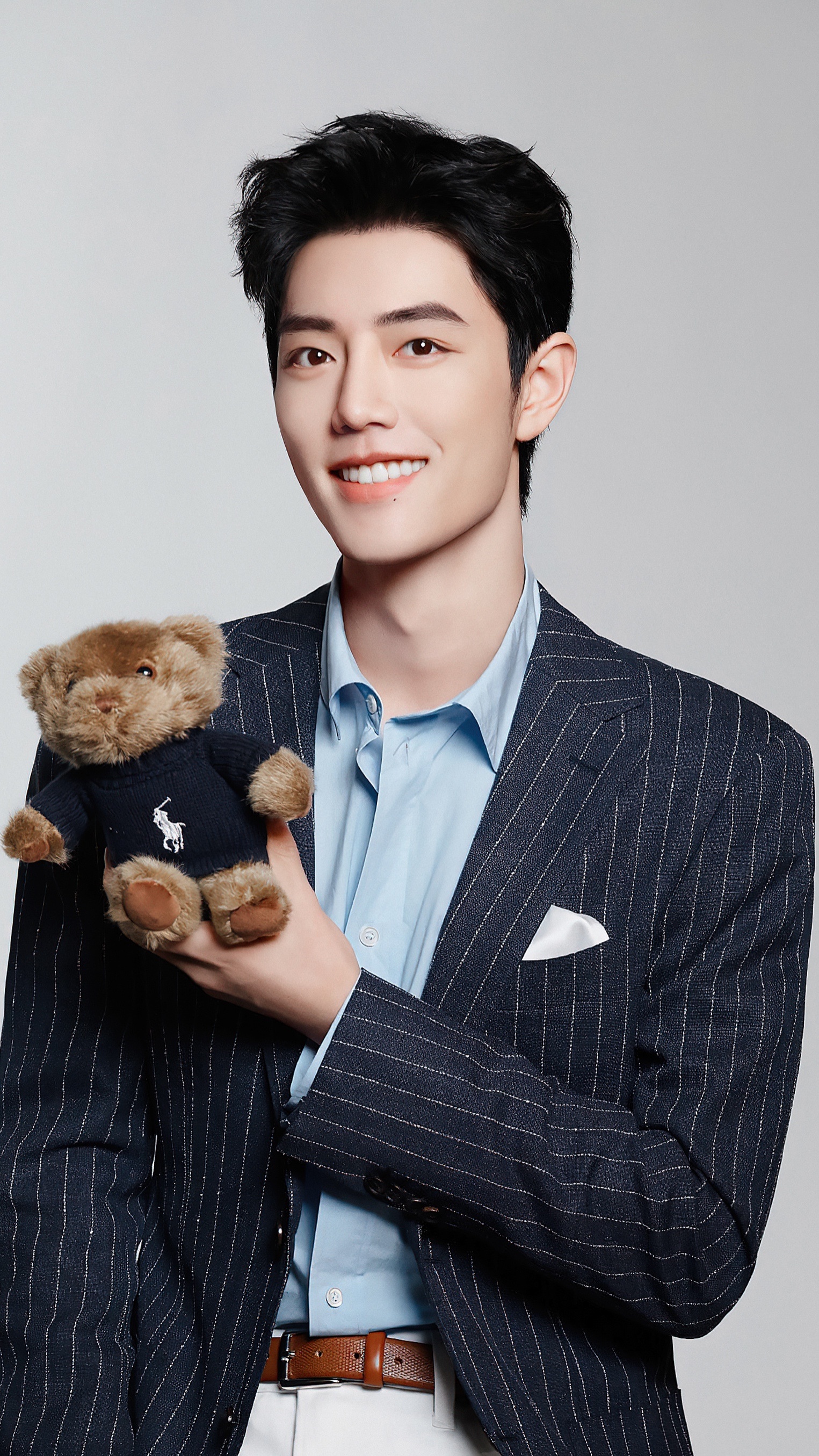 温柔是底色，帅气是加成。藏海传主创变身肖战夸夸团◎肖战