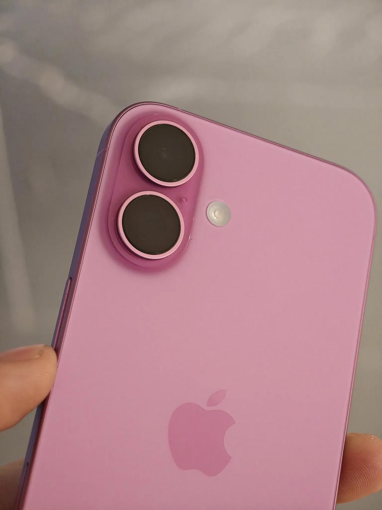 iphone16这一次改变了相机模组的设计，大家觉得是原来的设计好看还是新的设计