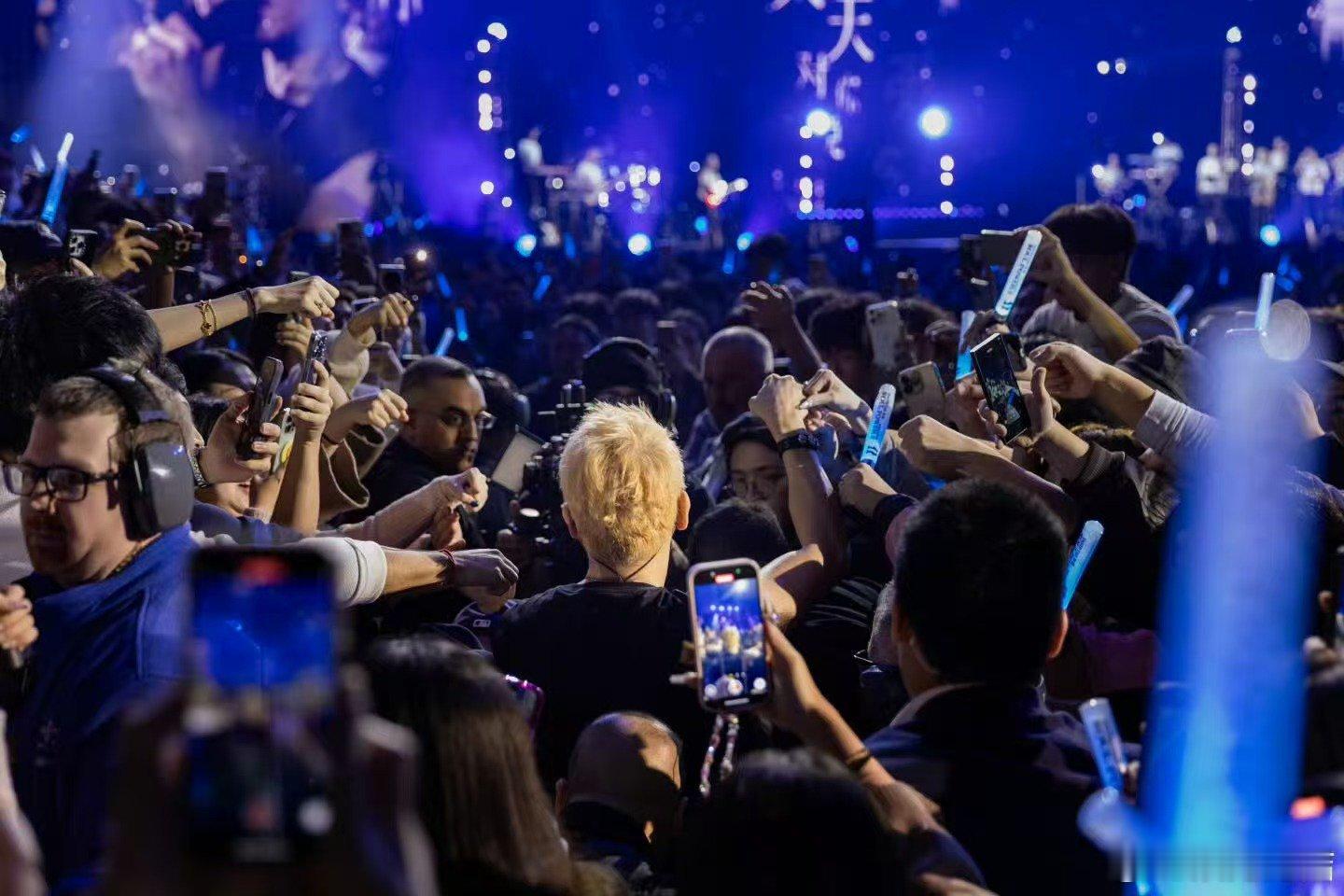 陶喆 我的票里不包含被摸 笑不活了！纽约演唱会直接变大型聊天室，陶喆现场问台下观