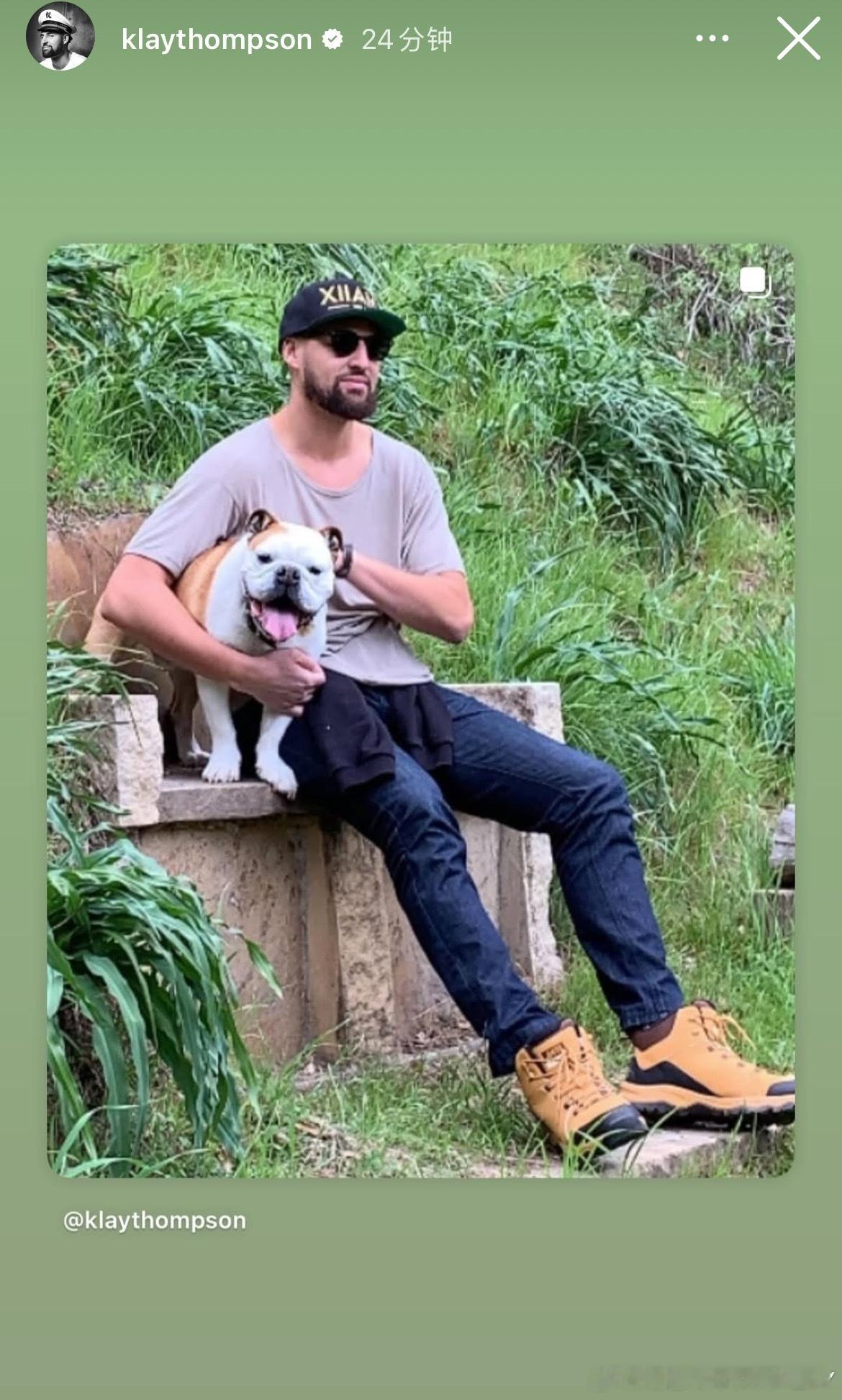 克莱ig story发了一张自己和Rocco的合照克莱也想Rocco了死亡不是终