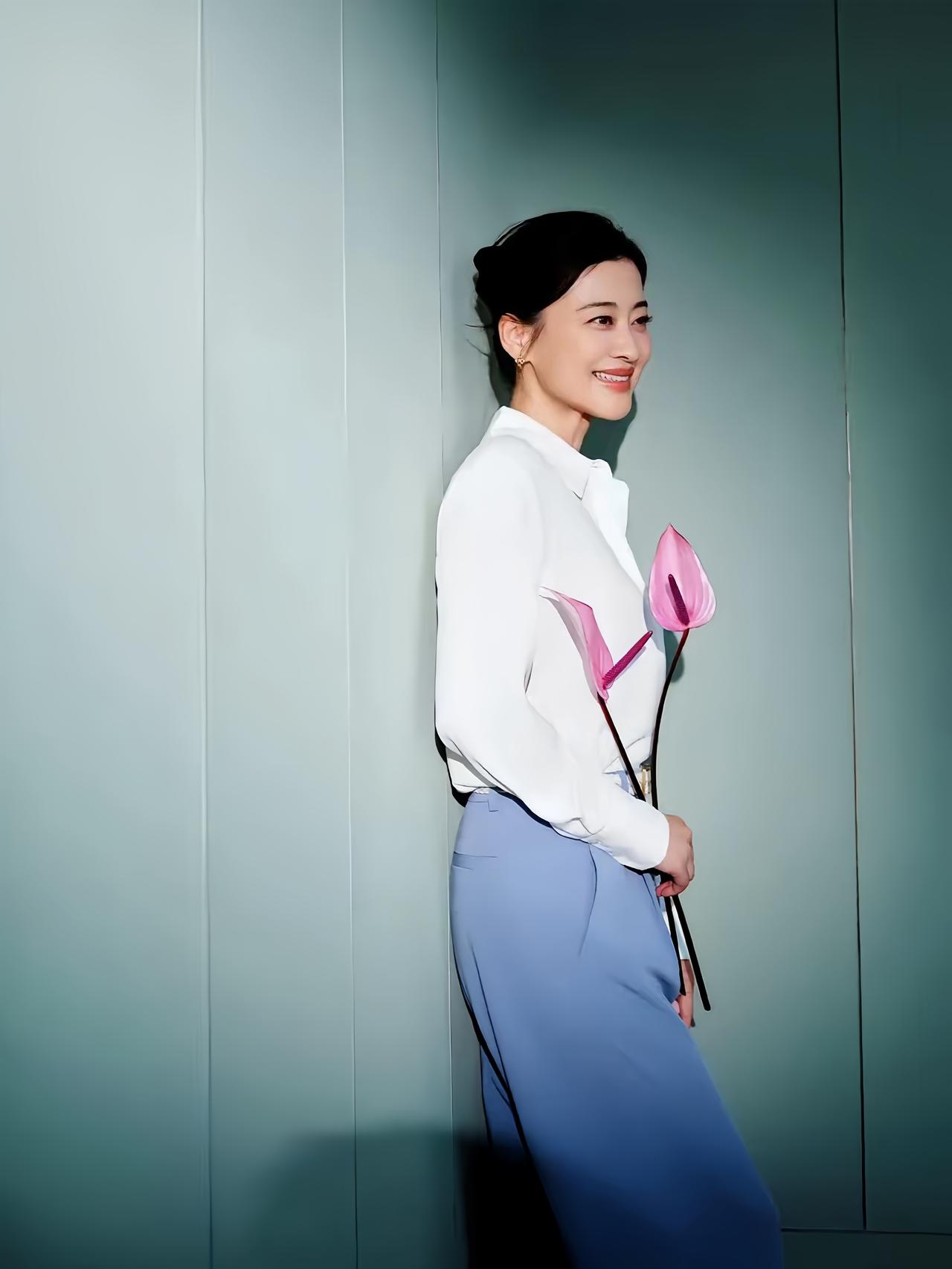梅婷美了美了！[比心][比心][比心]梅婷风采依旧！[赞][赞][赞]梅婷魅力四