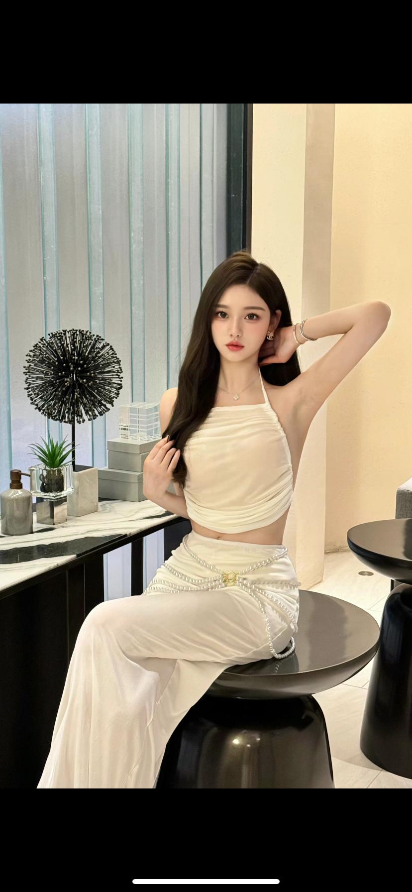 好喜欢这件露背装。 ​​​