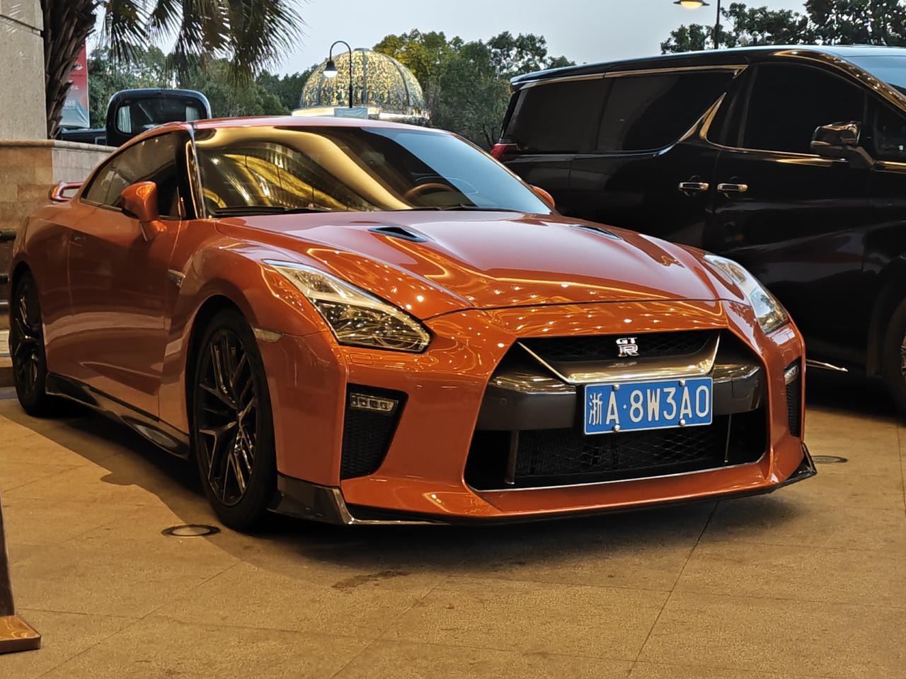 GTR颜值还是很在线，18年前的车现在看依然不过时，虽然外观上有小幅修改，但总体