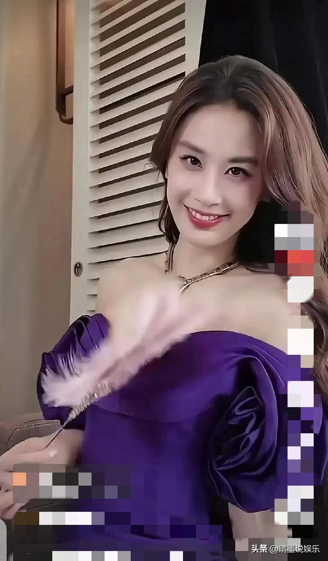 估计现在杨子肠子都悔青了吧？
离婚后的黄圣依颜值重回巅峰，走到哪里都是闪闪发光的
