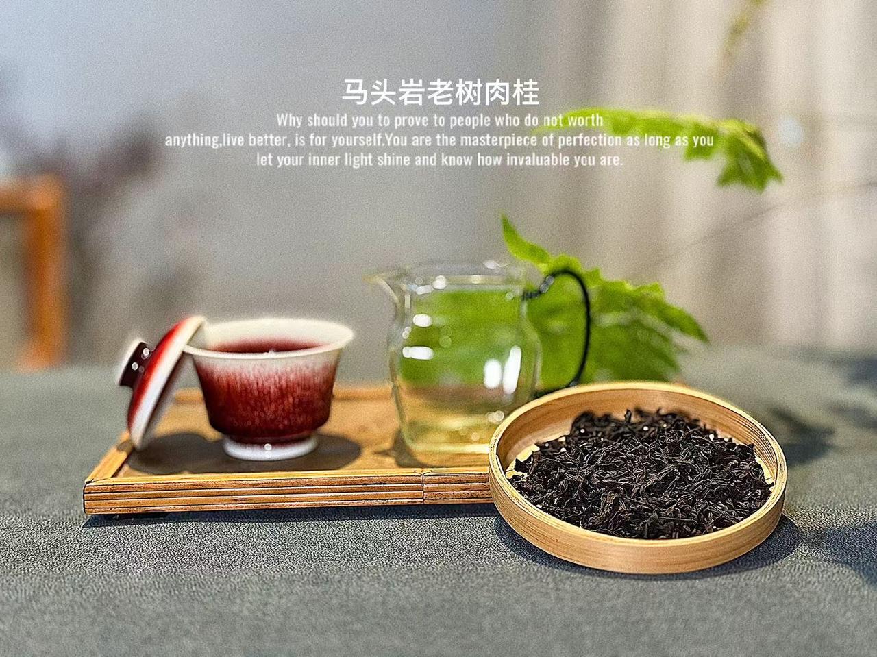 乌龙茶怎么泡更好喝？
想要泡好一杯乌龙茶，记住3点小技巧。
①水温要沸。
茶叶内