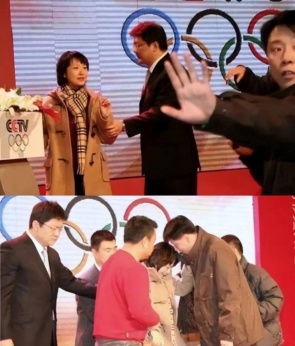 2007年，央视播音员张斌正对着镜头转播奥运记者会，他老婆冷不丁蹿上台，抄起麦克