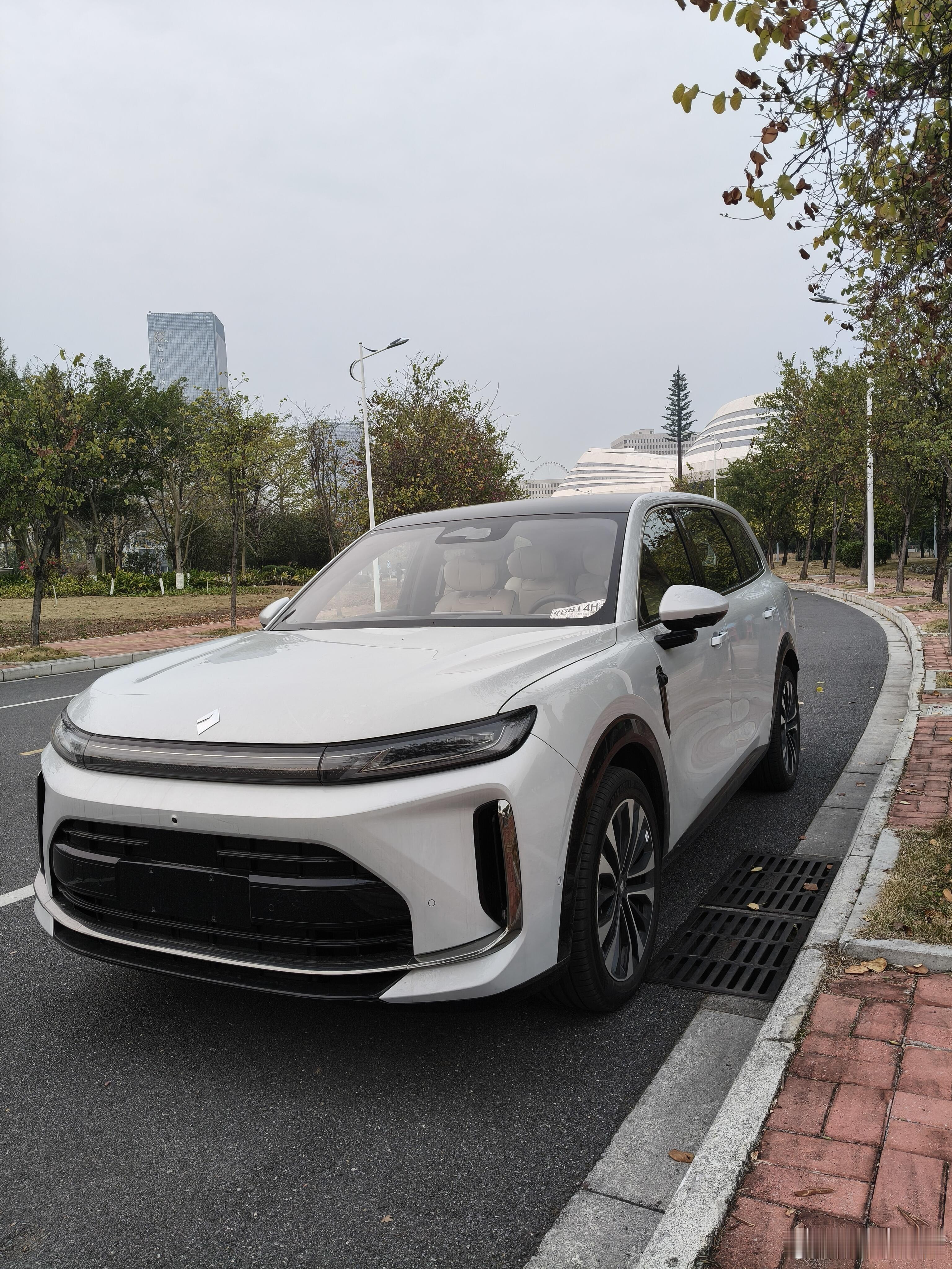 华境S实车，没有大连屏，这个内饰和外观打几分？华境S华为乾崑