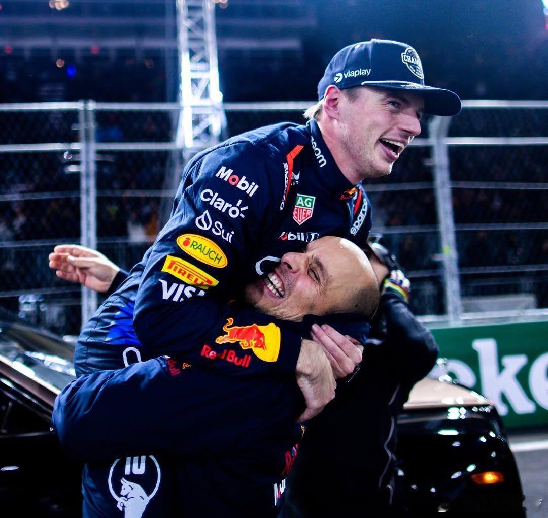 在 ViaPlay 组织的《与马克斯·维斯塔潘共度一晚》活动当晚，维斯塔潘在阿姆