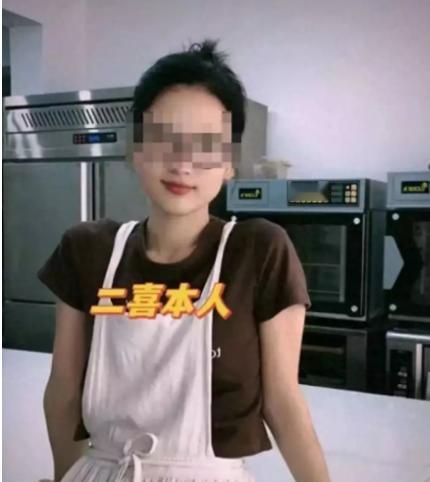 2025 年 9 月江苏，一位 33 岁老板娘，出轨店内 18 岁暑假工，对方年