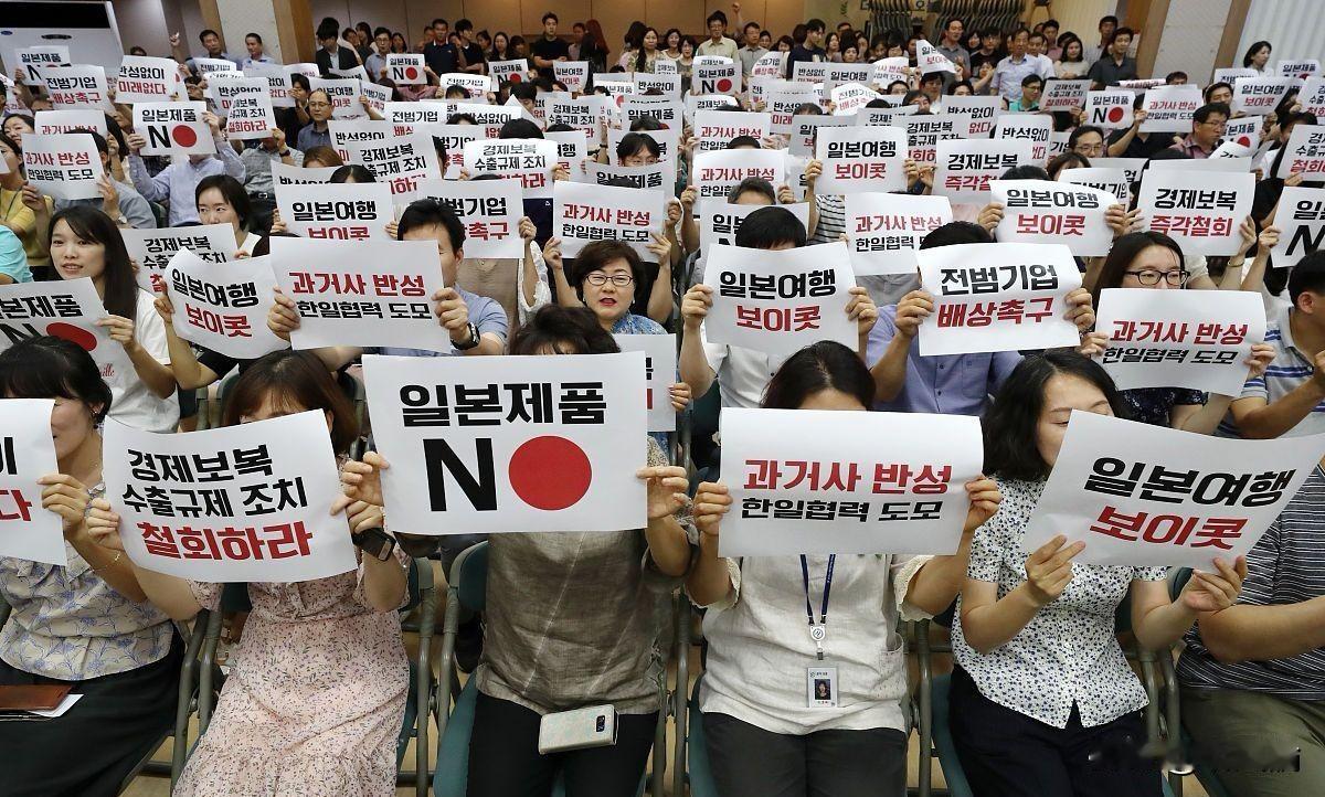 日本这回把“只守不打”的老规矩给砸了

2026年4月21号，日本政府通过了一个