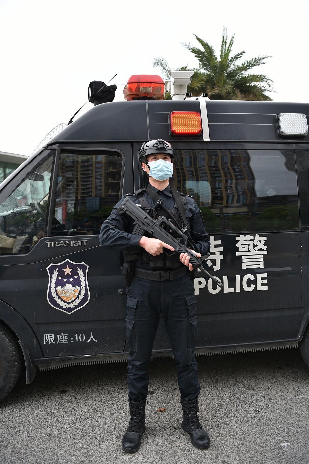 县公安局一般设有特警（或巡特警）队伍，承担反恐、处突、巡逻等任务。

县局特警的