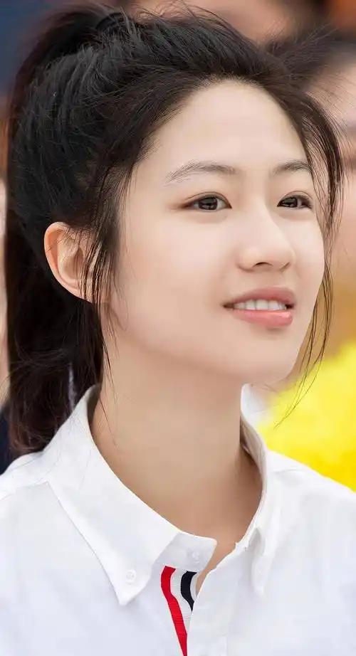 京圈三公主之向涵之，
我历来觉得女士那啥很有韵味，这个是个人习惯吧，还需要道歉吗