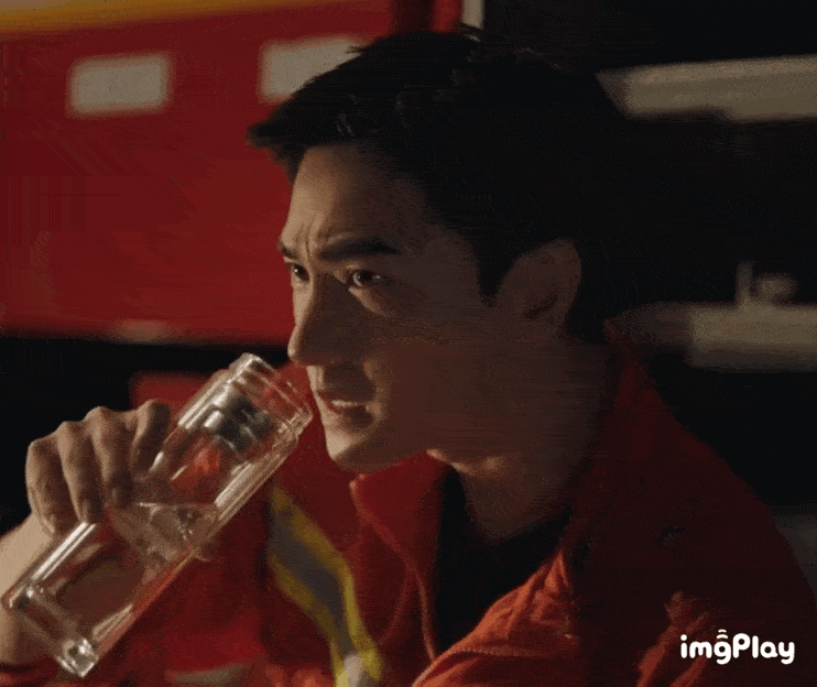 魏大勋万万没想到，他虽然只是一个特写，但因为人设和演技的“小爆”，不仅让他在热搜