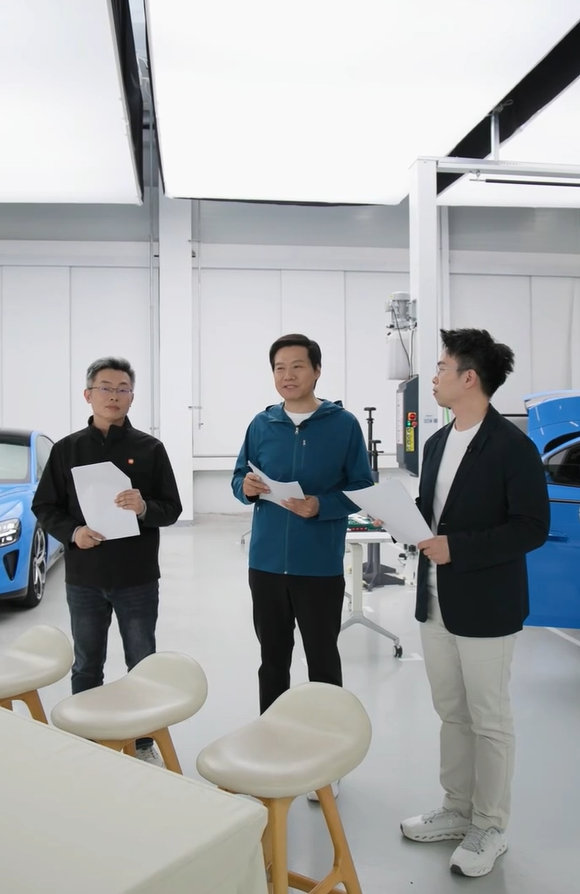 【雷军宣布将把拆的车装回去雷军称将发布装车视频】在直播中宣布，工程师将把拆的车装