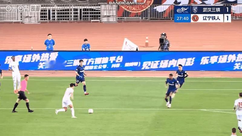 方镜淇本场比赛，一脚世界波+一脚穿裆当然客观评价本场表现，方镜淇发挥的还是很稳健