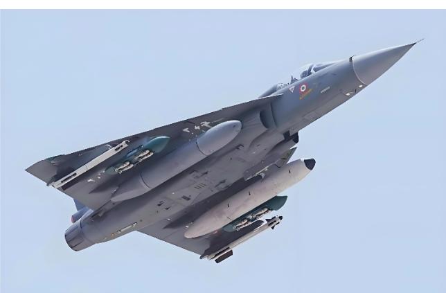 战斗机坠毁本来没有什么可说道之处，毕竟人类从树上到地面，再到天空，太空，海洋都是