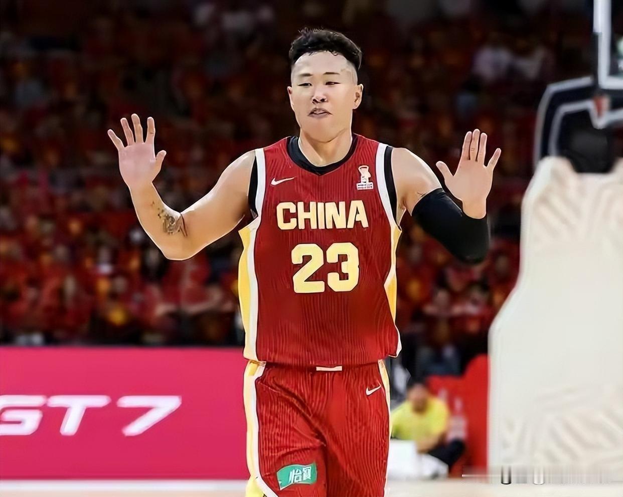 贺希宁25分4板6助，中国再胜喀麦隆。
本场比赛中国男篮缺席多位主力球员，但在贺
