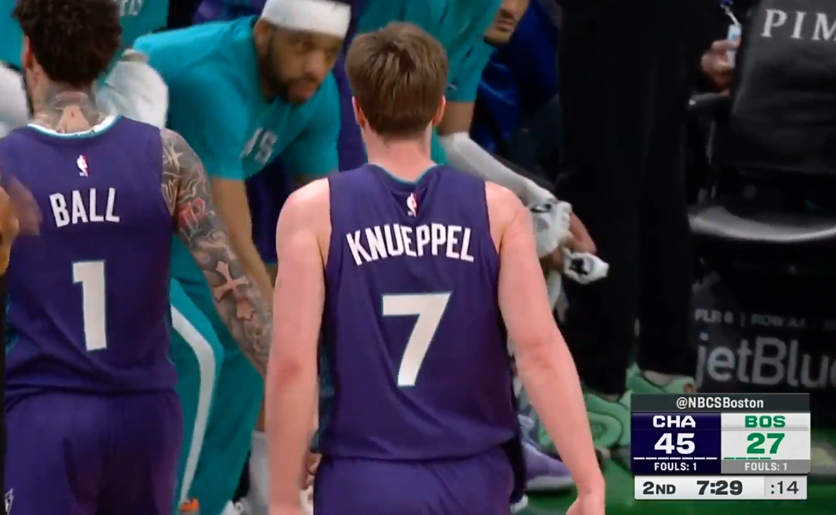 黄蜂有点强啊，客场领先凯尔特人将近20分 