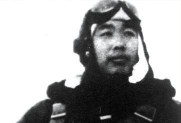 1951年，飞行员华龙毅单机被14架美军飞机包围，血战20分钟,击落击伤2架敌机