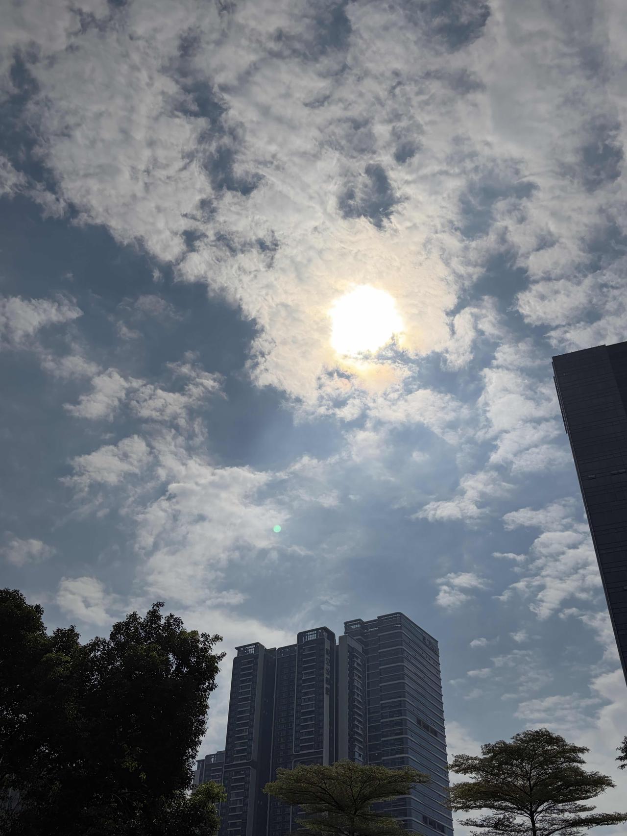 没有凭空而来的红利，所有免费馈赠，大多早已在暗处标注了代价。

命中若有馈赠，暗