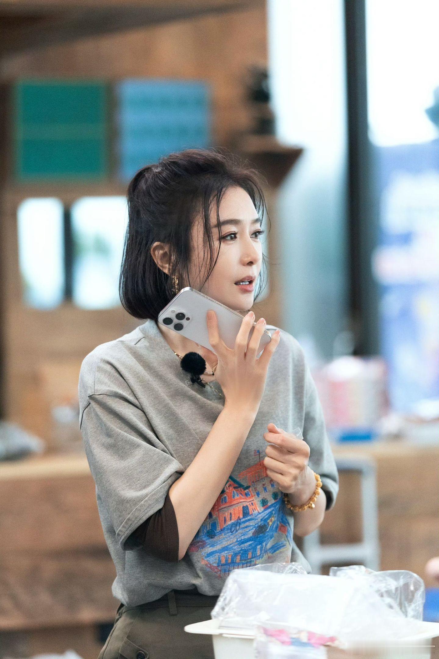 秦岚胡先煦客栈花少讲冷笑话反差秦岚胡先煦综艺名场面频出，冷笑话段子手实锤。从客栈