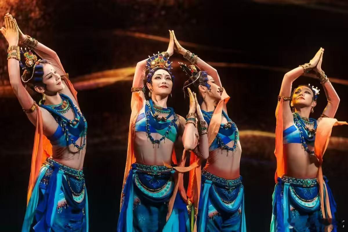 丝路古韵一眼千年丝路古韵把飞天乐舞跳活了春晚壁画跃然春晚舞台，《丝路古韵》尽显极