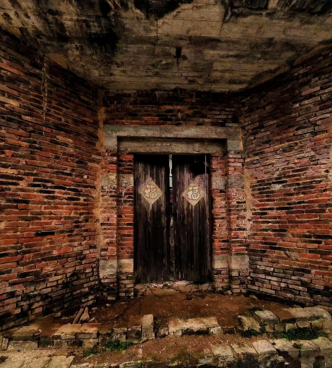 回不去的家，是无法安置游魂的废墟。被时光碾压的“跨年”，生活还得继续，活着就好。